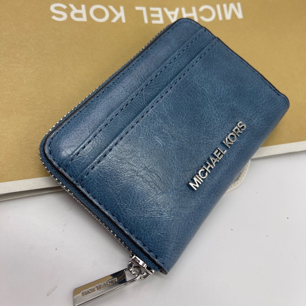 MICHAEL KORS Jet Set Medium Distressed Zip Around Card Case
Cornflower
NWT - Picture 11 of 16